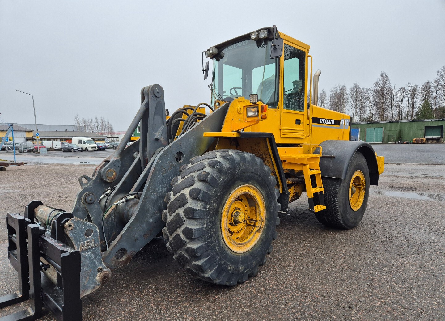 Myyd��n Volvo L120C py�r�kuormaaja