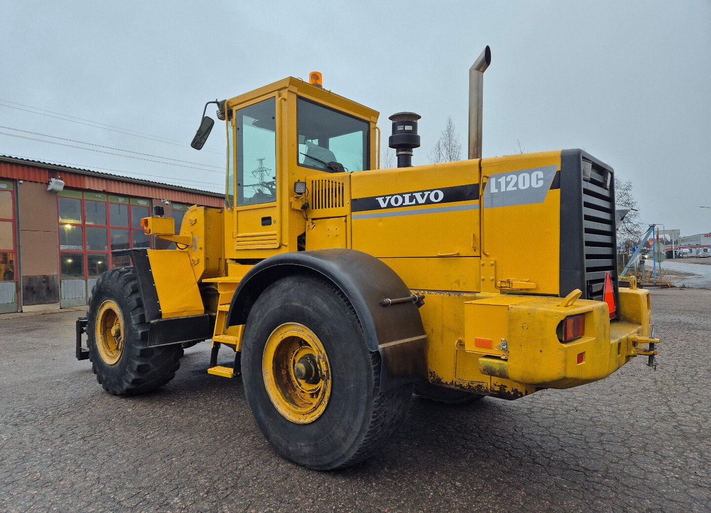 Myyd��n Volvo L120C py�r�kuormaaja